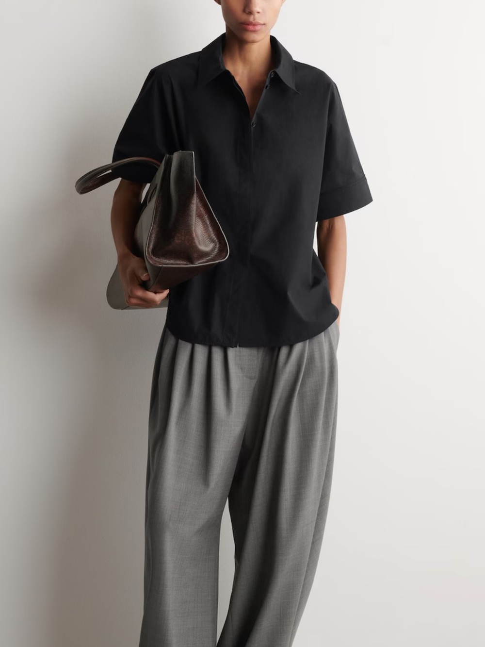 COS Relaxed Short-Sleeve Button-Down Shirt in Black - Picture 4 of 4